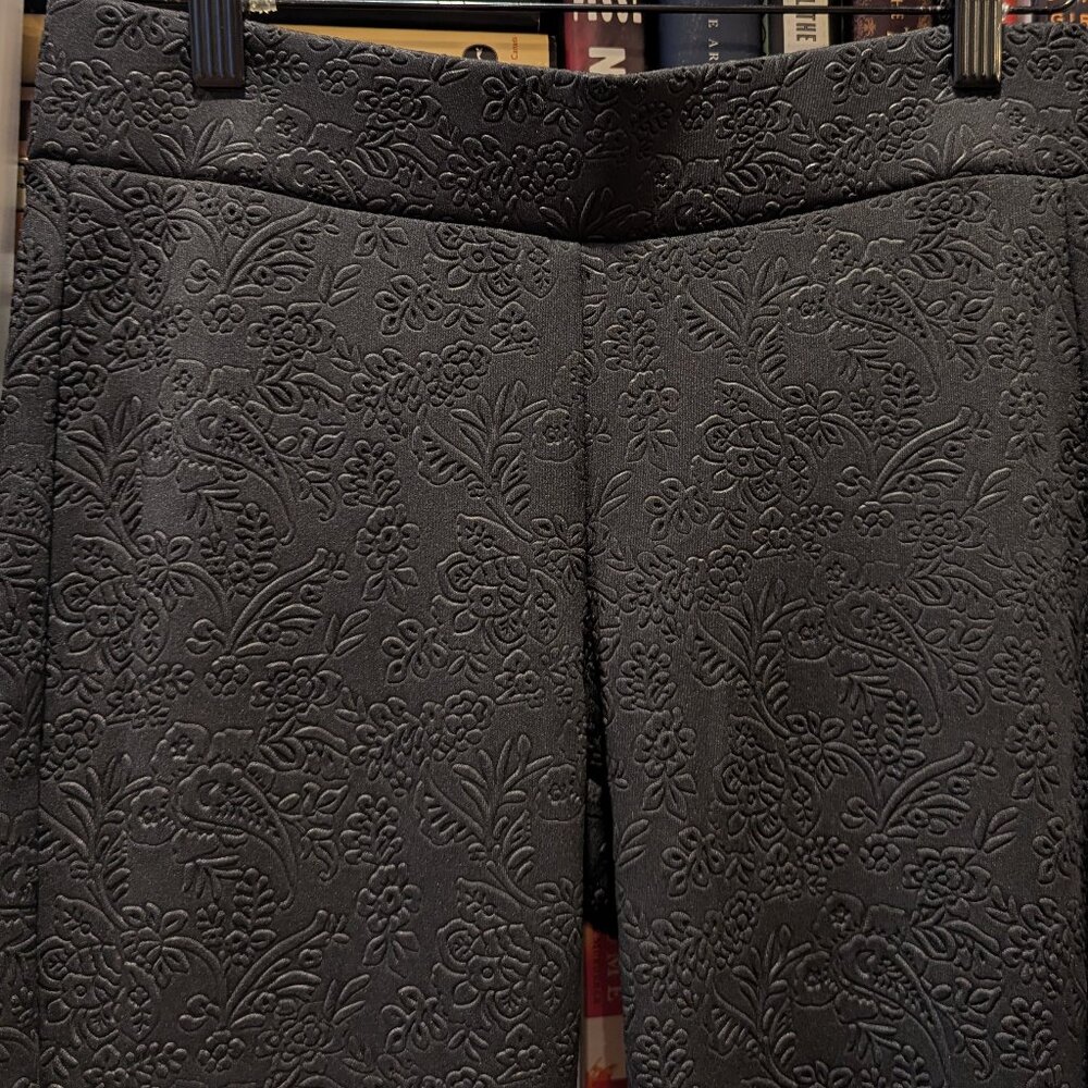 Floral Embossed Leggings / Black / Size Small